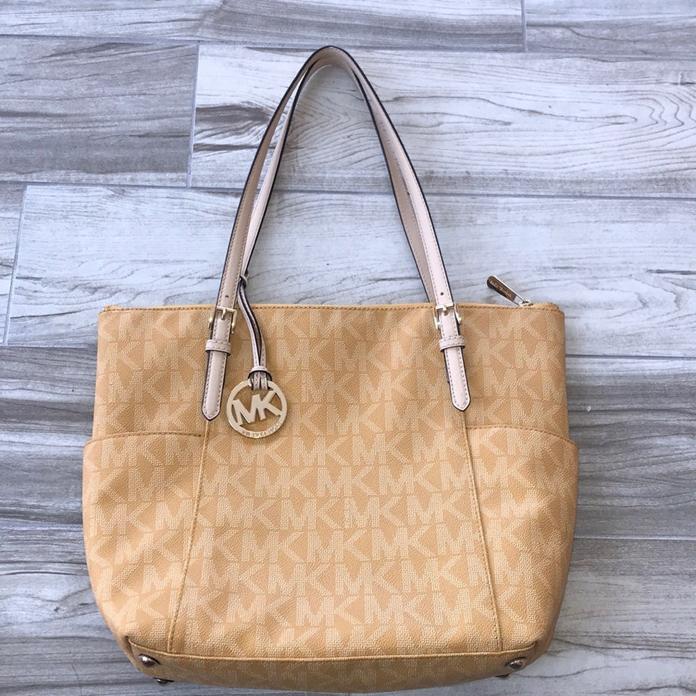 Michael Kors gorgeous yellow purse with feet